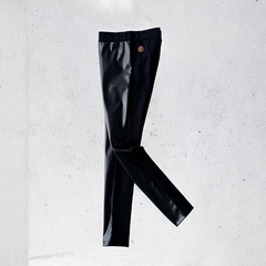 Imagen de LEGGING LEATHER NEGRA