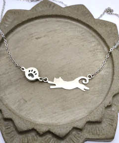 Collar gatito juguetón con malaquita en internet