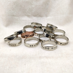 Anillo cinta con grabado en internet