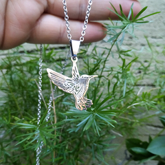Dije colibrí calado (No incluye cadena)