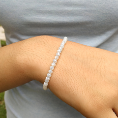 Pulsera de cristales tono opalina