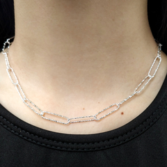 Collar facetado brillante acero blanco