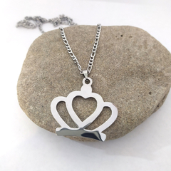 Dije Corona con corazon (No incluye cadena) - comprar online