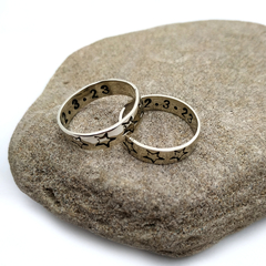 Anillo cinta con grabado - comprar online
