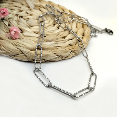 Collar facetado brillante