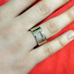 Anillo ancho corazón calado