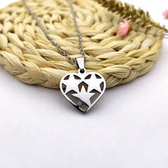 Dije Corazón tres estrellas (No incluye cadena)