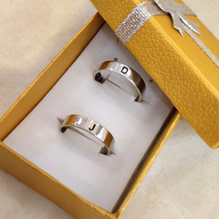 Anillos alianza par cinta con grabado artesanal
