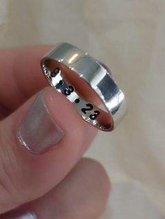 Anillos alianza par cinta con grabado artesanal