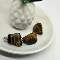 Dije piedra rolada ojo de tigre