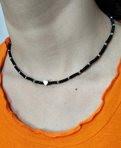 Choker corazón mostacillas negras