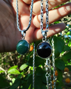 Dije con piedra y calado de figura (no incluye cadena) - comprar online