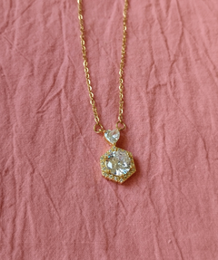 Collar Cubic hexágono acero dorado - Jazmines