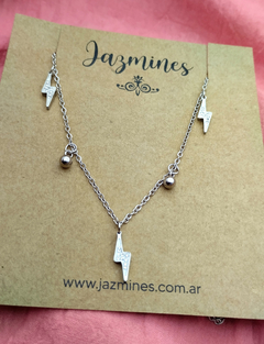 Collar rayitos con cubics en internet