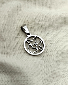 Dije medalla con mariposas caladas - comprar online