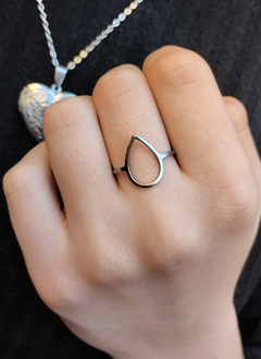 Anillo gota calada
