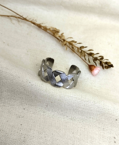Anillo cruzado abierto