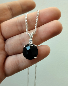 Dije piedra facetada con cubic (no incluye cadena) en internet