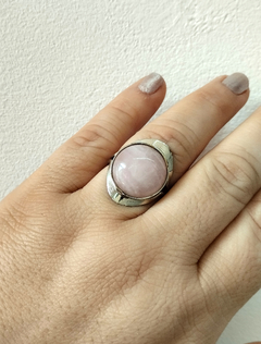 Anillo cuarzo rosa redondo regulable alpaca