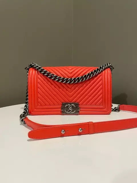 Bolsa Chanel Herringbone Chevron Boy Old Medium Red Calfskin