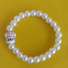 Pulsera Coquette Gatito de la Suerte con Perlas Blancas
