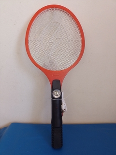 Raqueta Mata Mosquitos con Linterna Led Recargable Usb Color Rojo - (MAYORISTA) - comprar online