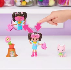 Muñeca Gabby Dollhouse Flower-rific con Accesorios de Jardin - Aye & Marcos Toys