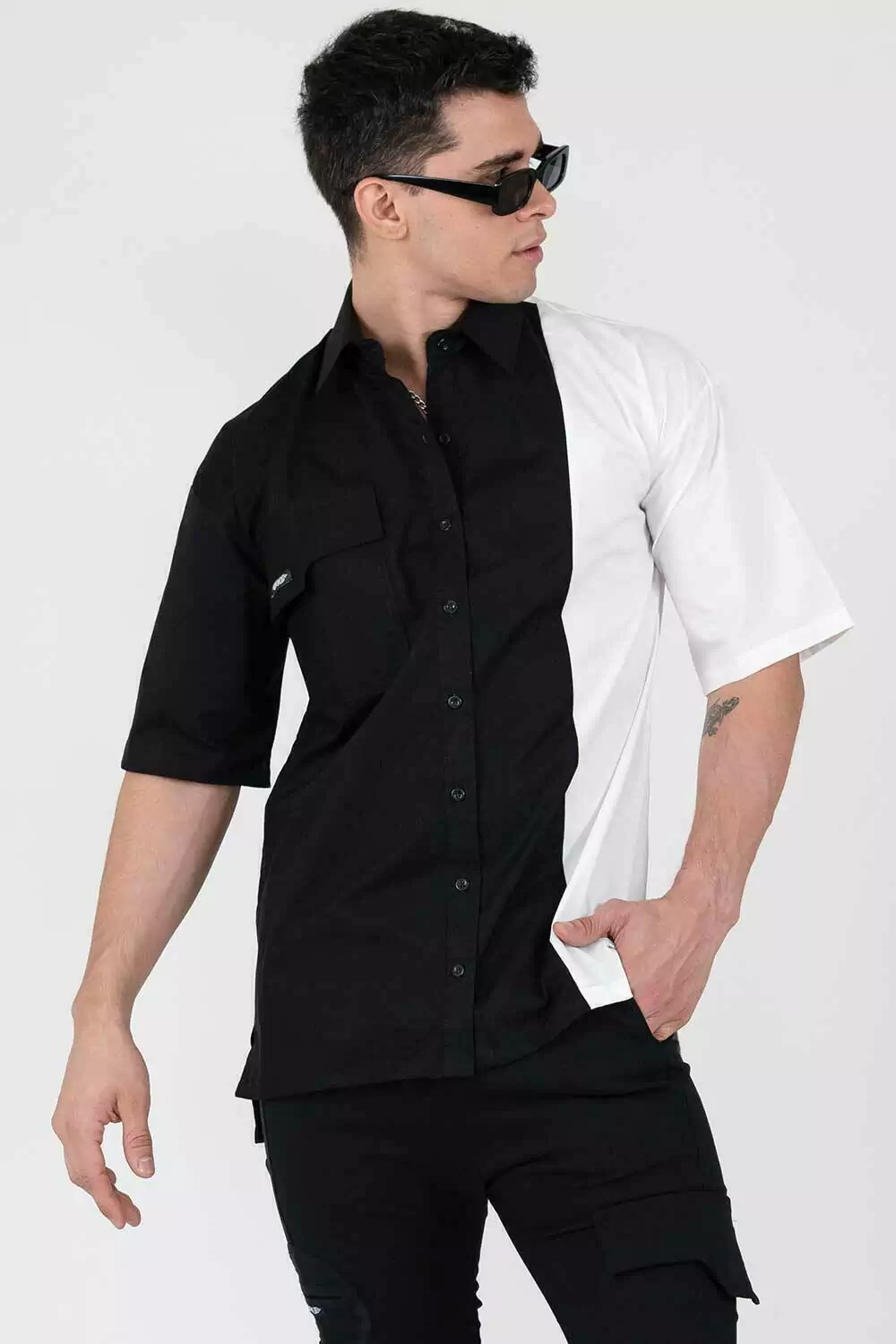 Camisa What is Art? (negro y blanco)