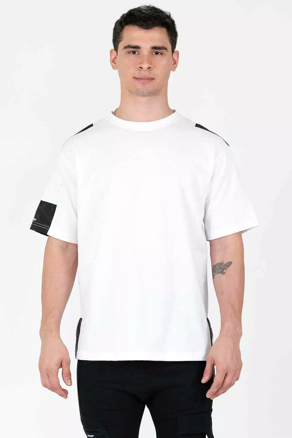 Remera Art is What (blanco)