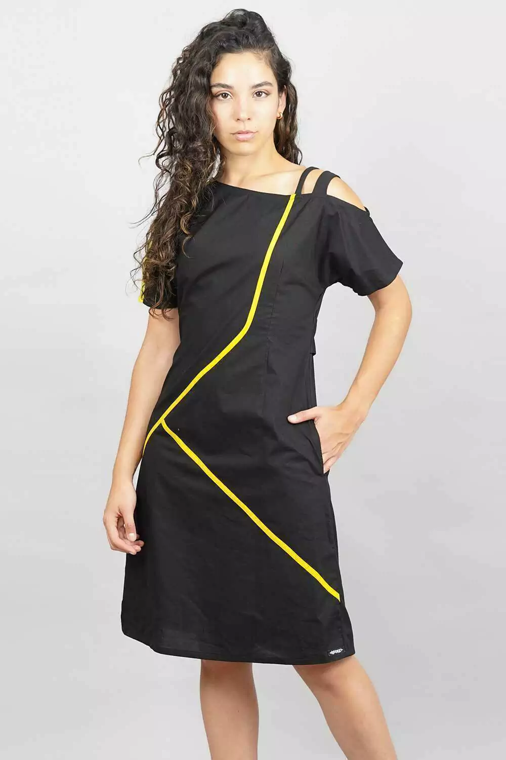 Vestido What is art? (negro y amarillo)