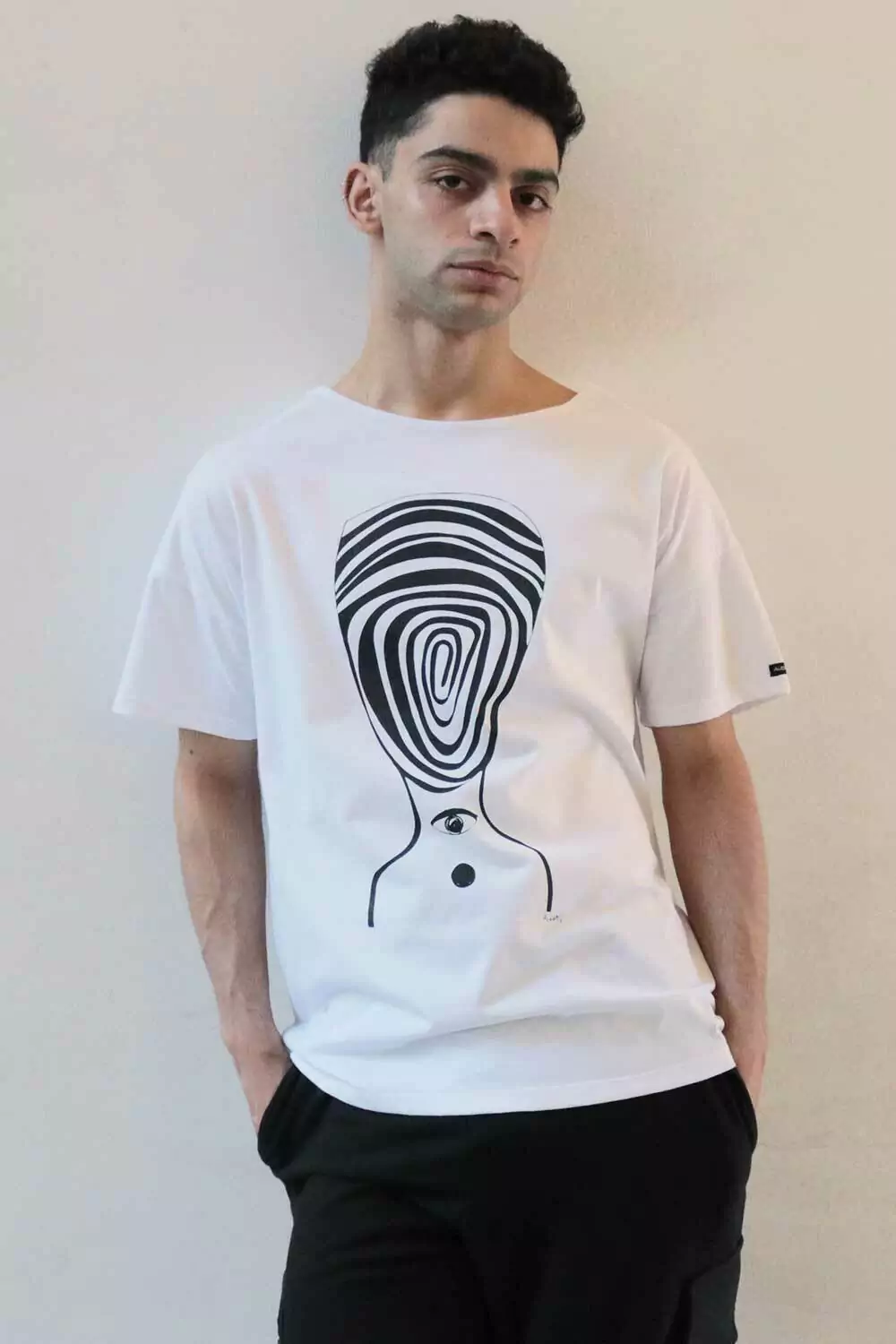 Remera Chill - cara dedo (blanco)