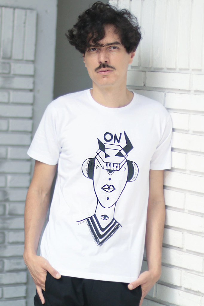 Remera Serigrafia (tiza est. Extraño ser)