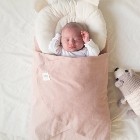 Alonso sleeping - Monada