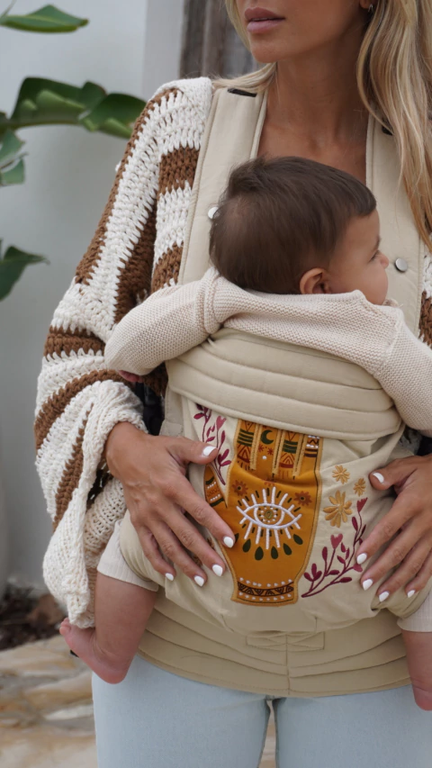 MOCHILA ERGONOMICA BORDADA - comprar online