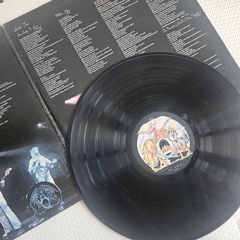 Queen – A Day At The Races Vinil Brasil - Anomalia Distro