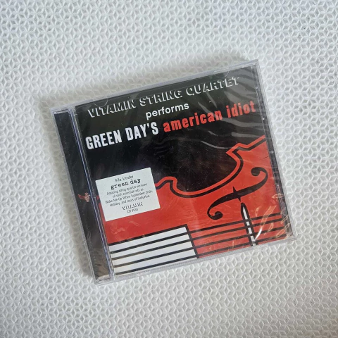Vitamin String Quartet - Vitamin String Quartet Performs Green Day's American Idiot CD Acrilico - comprar online