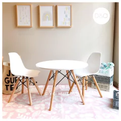 Mesa y 2 sillas Eames kids