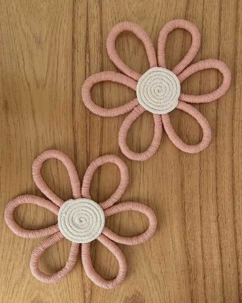 Flores tejidas - DyC Muebles