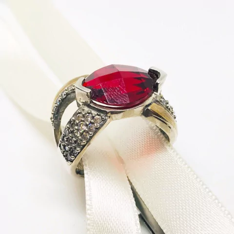 ANILLO RUBÍ ALMENDRA PLATA Y ORO J3350 en internet