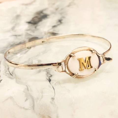 PULSERA DE PLATA CON MEDALLA OVAL INICIAL EN ORO 9787