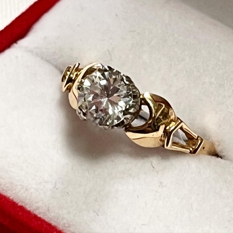 ANILLO SOLITARIO ORO 18K CON IMPORTANTE CUBIC SK944