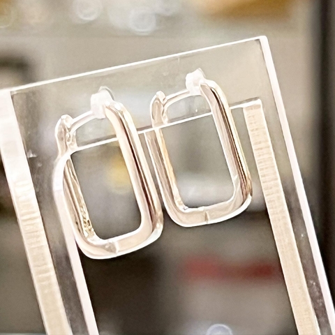 PAR DE AROS RECTANGULARES EN PLATA HUECOS LIVIANOS