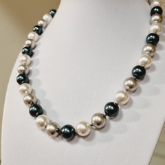 COLLAR DE PERLAS COMBINADO EN TRES COLORES 45CM J609