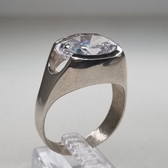 ANILLO HECHO A MANO CON IMPORTANTE CUBIC OVAL PLATA 925 SK894