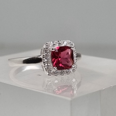ANILLO PLATA Y CUBICS ITA CON RUBI GRANATE CENTRAL 3234 - comprar online