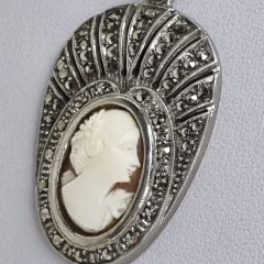 ANTIGUO COLLAR CAMAFEO, CADENA Y DIJE CON MARCASITAS COD 3947 en internet