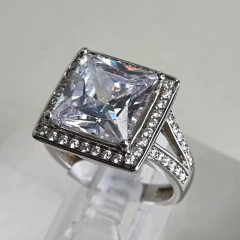 ANILLO PLATA Y GRAN CUBIC CENTRAL CARRE 4703