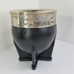 MATE CALABAZA IMPERIAL ALPACA CINCELADA DE CUERO NEGRO 5720