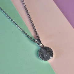 SAN BENITO DIJE MINI CON CADENA ACERO BLANCO 6292