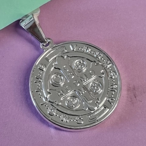 SAN BENITO DIJE ACERO BLANCO GRANDE K1175